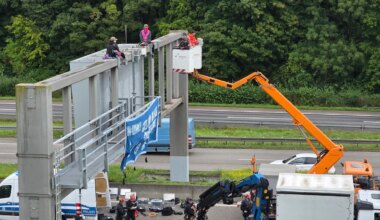 München: IAA-Kritiker blockieren A9 bei Allianz-Arena - München