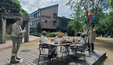 Bürger in Wahllobby im Rathaus willkommen