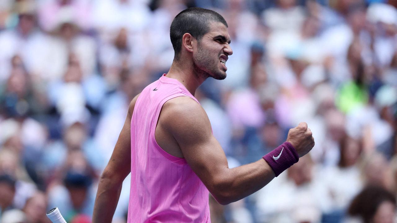 US Open: Carlos Alcaraz lässt gegen starken Jiri Lehecka die Muskeln spielen