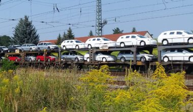 Neue Autos auf einem Güterzug bei Leipzig. Foto: Marko Hofmann