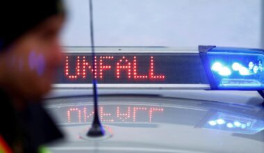 Augsburg-Lechhausen: Straßenbahn und Auto kollidieren: Verkehrsbehinderungen in Lechhausen