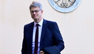 Kabinettssitzung: Verkehrsminister mit Kreislauf-Kollaps in Klinik gebracht | Politik