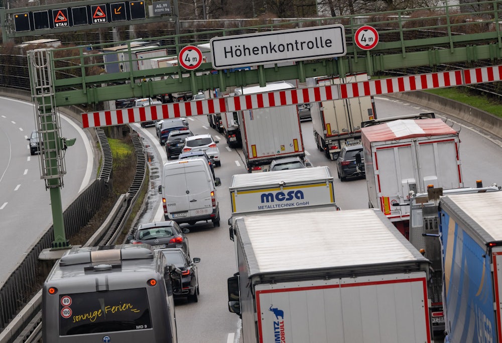 Der Allacher Tunnel ist eine Staufalle auf der A 99 im Münchner Norden. Wenn er saniert wird, dürfte der Verkehr auf den Ausweichrouten noch einmal zunehmen.