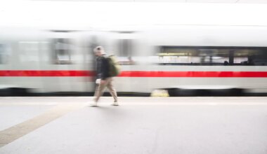 Verspätungen und Ausfälle - Bahnverkehr zwischen Hannover und Berlin bleibt gestört - Wirtschaft