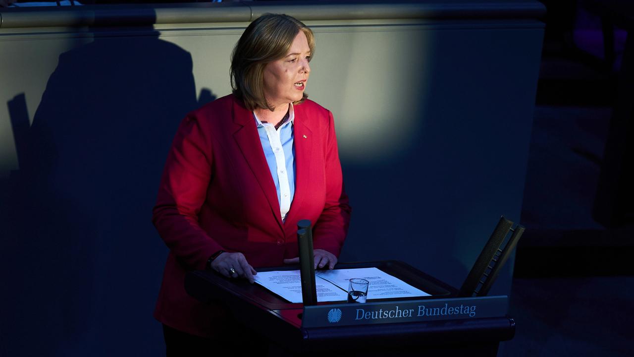 Arbeitsministerin Bas will soziale Sicherheit - und Reformen