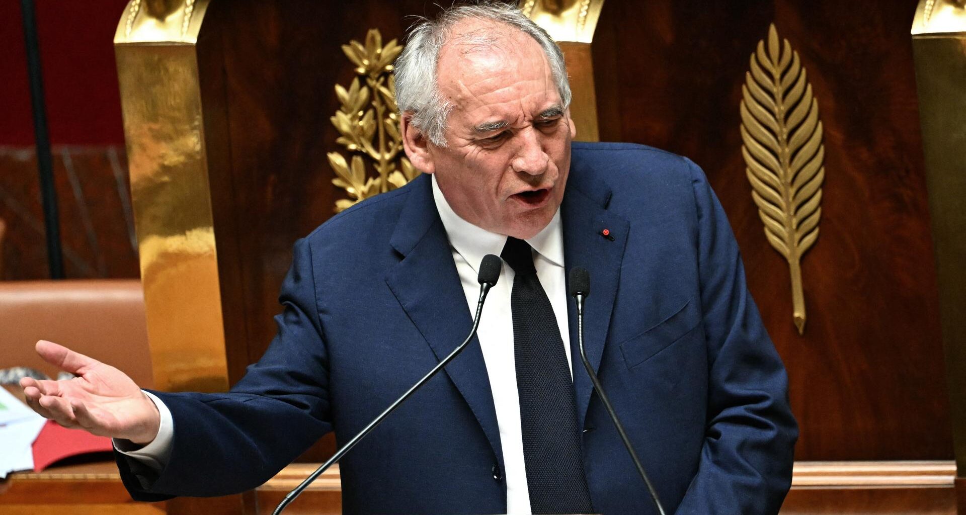 Frankreichs Premierminister Francois Bayrou spricht im Parlament in Paris.