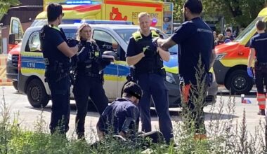 In Berlin: Radfahrer tot! Auto fährt in Menschengruppe | Regional