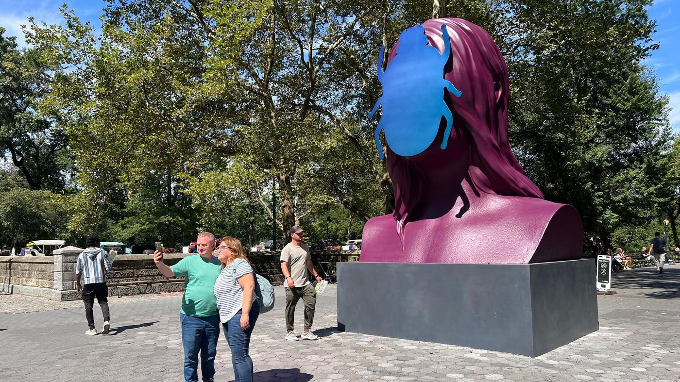 Berliner Künstlerin setzt Riesen-Käfer in den Central Park
