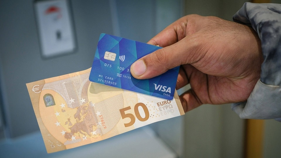 Falscher Bankmitarbeiter soll Senioren in Leipzig und Dresden betrogen haben