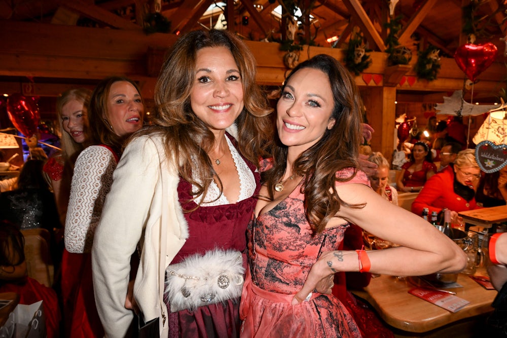 Karen Webb (l.) und Lilly Becker.