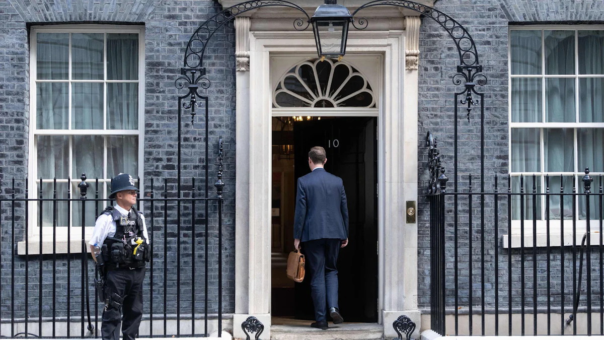 Großbritannien: Premier Keir Starmer baut die Mannschaft um - Politik