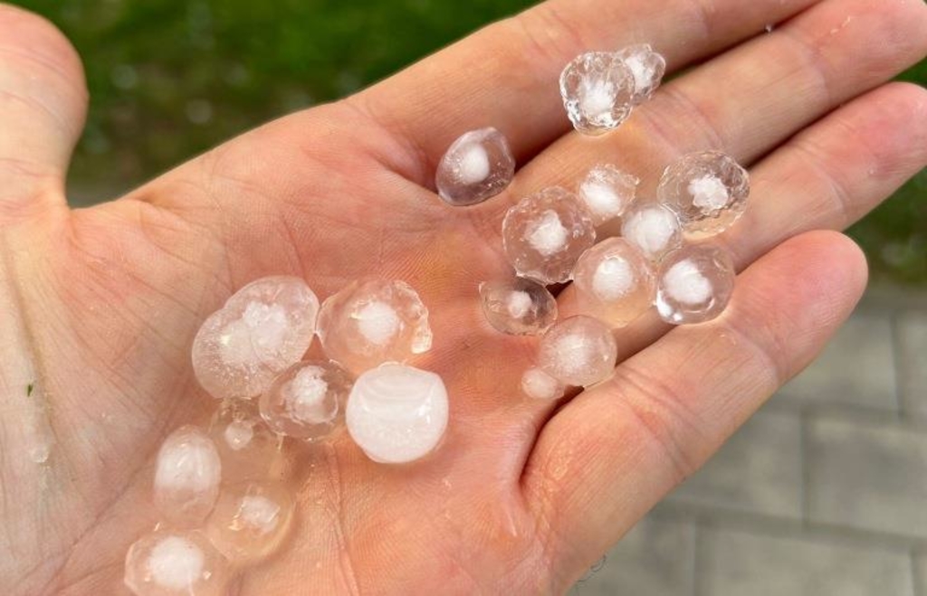 Hagelschauer fegt über Ingolstadt – Warnung vor starkem Gewitter rund um Augsburg