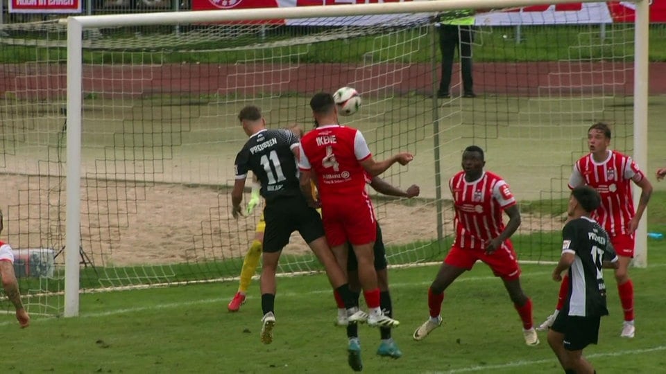 Fußball: Rot-Weiß Erfurt gewinnt verrücktes Spiel in Berlin