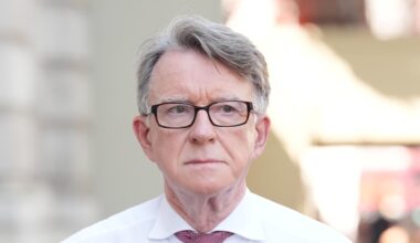 Der britische Botschafter in den USA, Lord Peter Mandelson, trifft im Kabinettsbüro im Zentrum Londons ein.