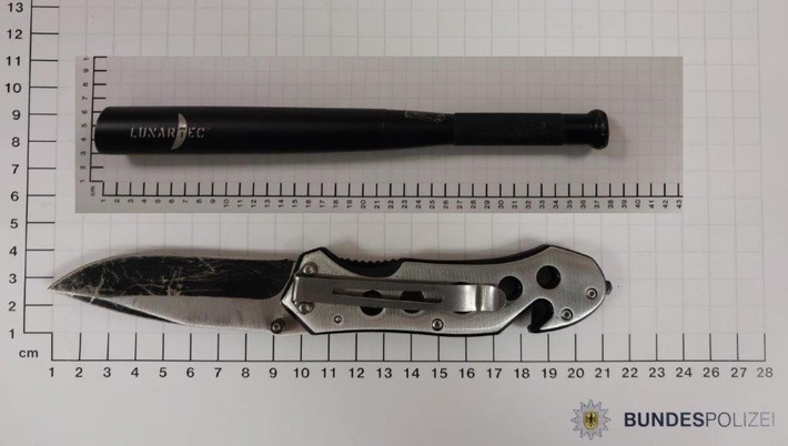 BPOL NRW: Hauptbahnhof Münster - Bundespolizei stellt Messer und Schlagstock bei 16-Jährigem sicher