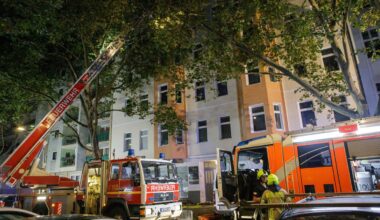 Wohngebäude nach Dachstuhlbrand in Berlin-Schöneberg einsturzgefährdet