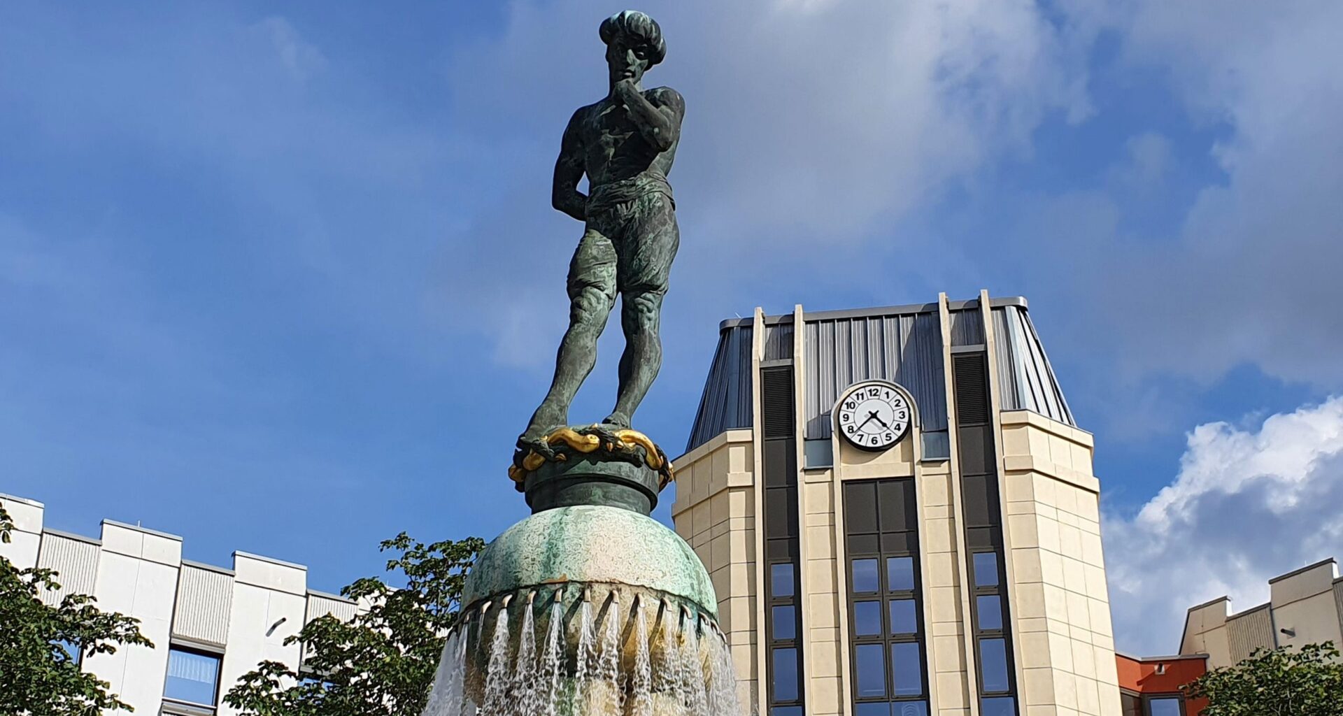 H@llAnzeiger - Stadt dankt Brunnen-Sponsoren