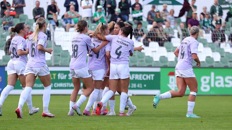 Bundesligisten Jena und RB Leipzig weiter - Aus für FCM vor Rekordkulisse