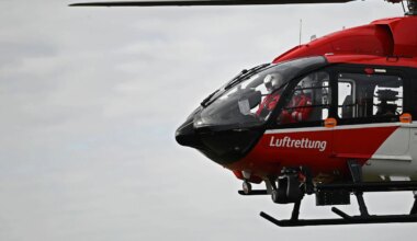 Berlin-Rummelsburg - Kleintransporter kippt auf Seite - Verletzte - Panorama