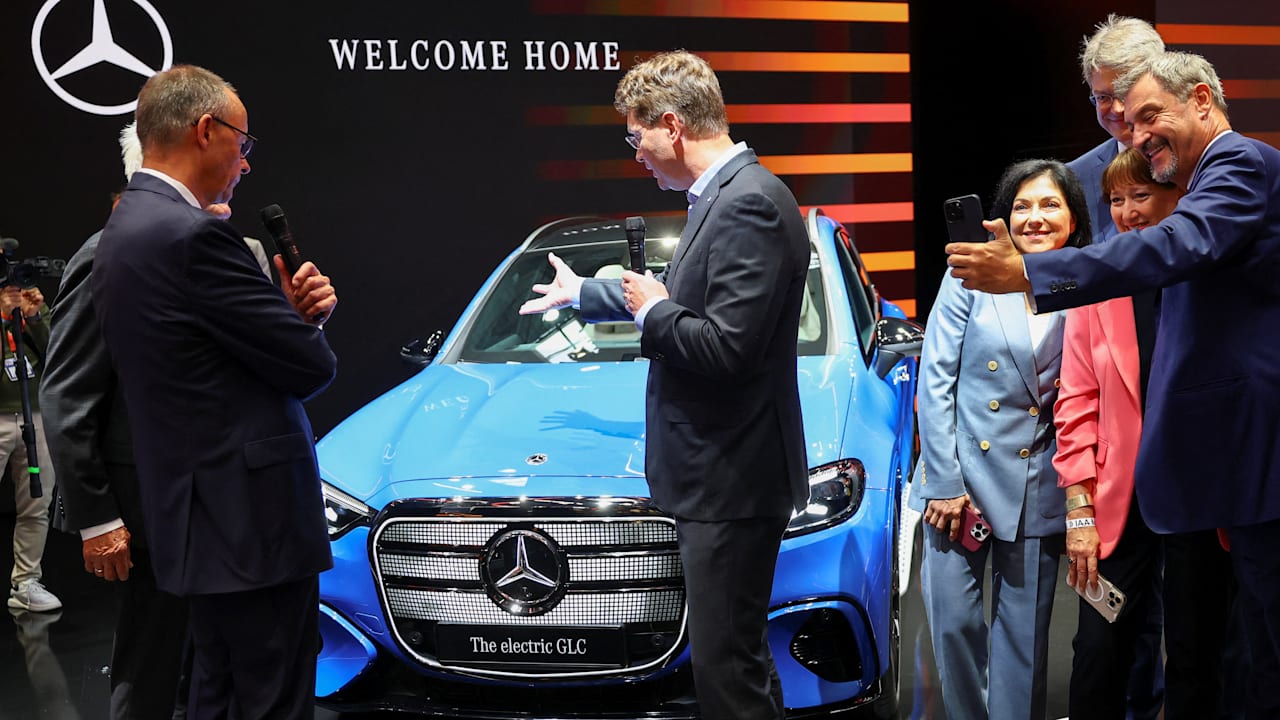 Motorhaube klemmte: MERZedes-Panne auf der IAA | Politik