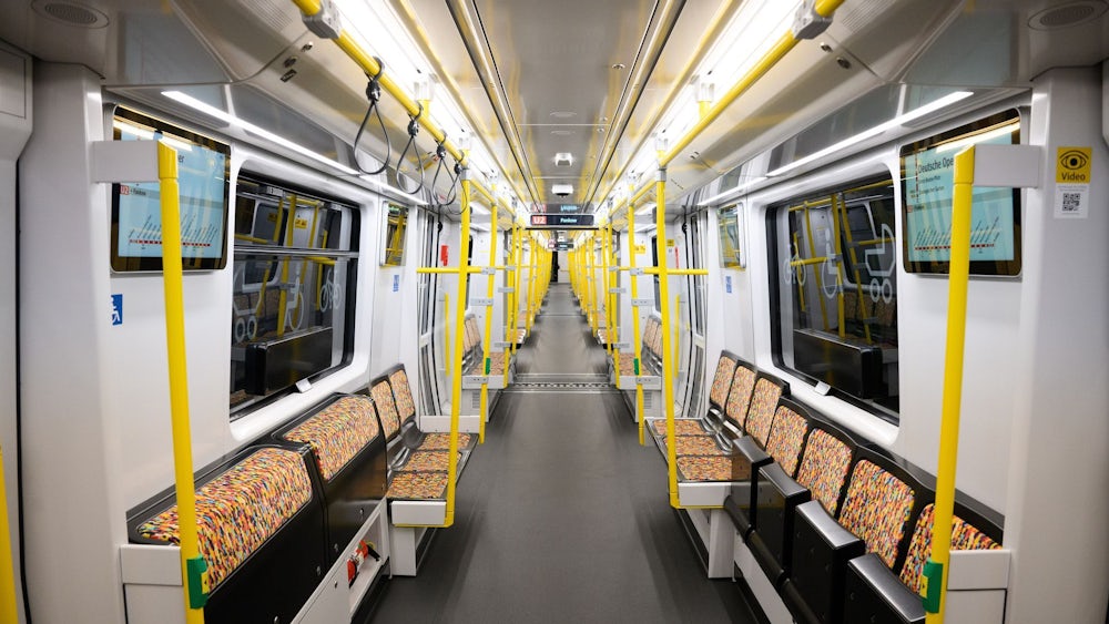 Die neuen Wagen wirken geräumiger. Weil auf jeder Seite eine Tür eingespart wurde, gibt es auch mehr Sitzplätze.