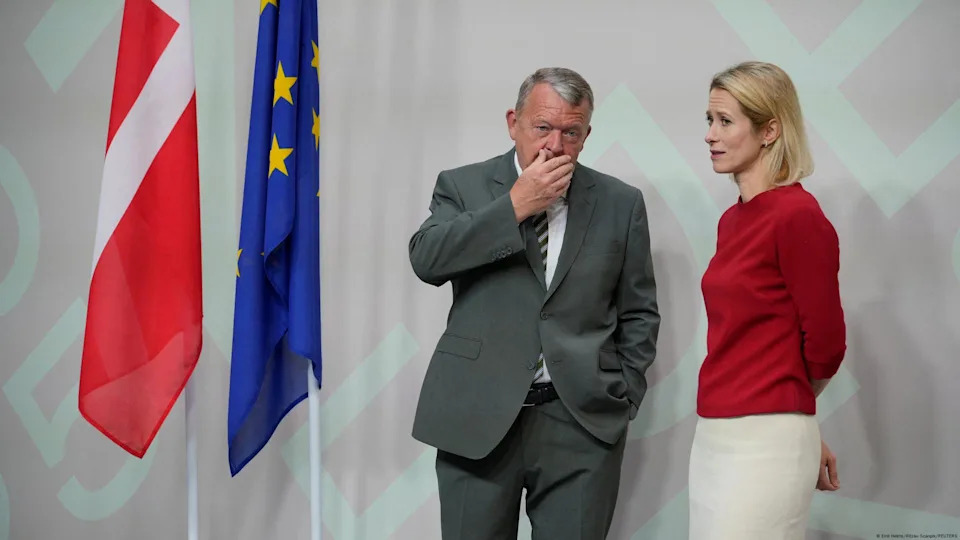 Der dänische Außenminister Lars Løkke Rasmussen mit der Außenbeauftragten Kaja Kallas bei einem informellen Treffen der EU-Außenminister in Kopenhagen Ende August.<span class="copyright">Emil Helms/Ritzau Scanpix/REUTERS</span>