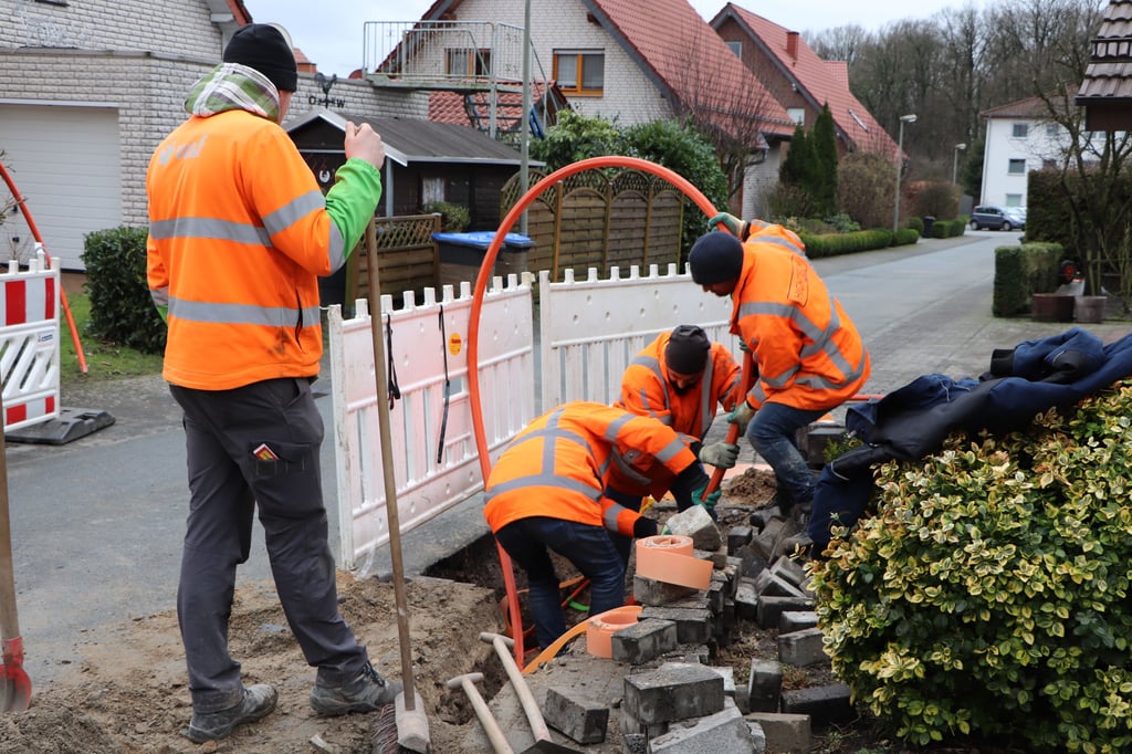 Für 1800 Haushalte: Glasfaserausbau in Schloß Holte