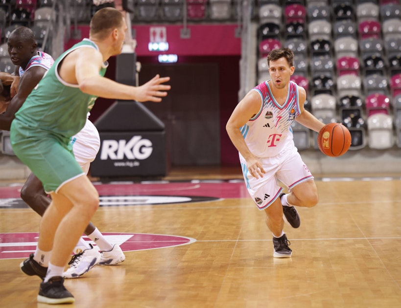 Baskets siegen Grayson Murphy führt klug Regie
