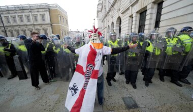 Rechte Großdemo in London: Zusammenstöße mit Polizei - Politik