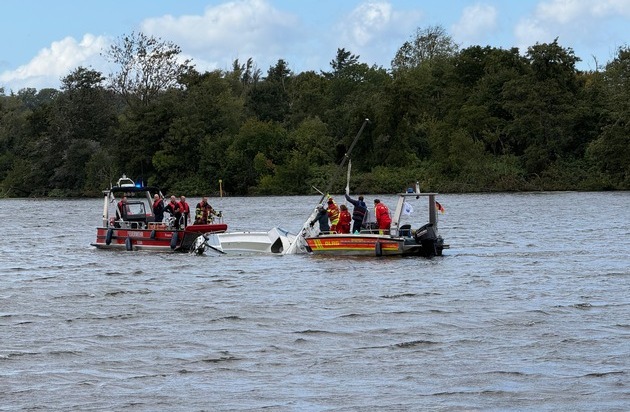FW-E: Segelboot auf dem Baldeneysee drohte zu sinken - Feuerwehr Essen und DLRG im Einsatz