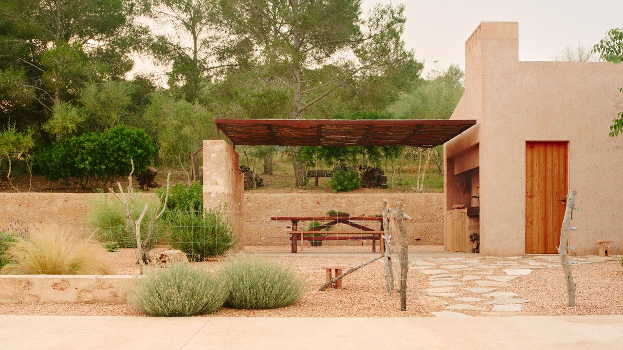 Minimalistisches Haus auf Mallorca: In diesem Familienzuhause gehen Nachhaltigkeit und traditionelle Architektur Hand in Hand