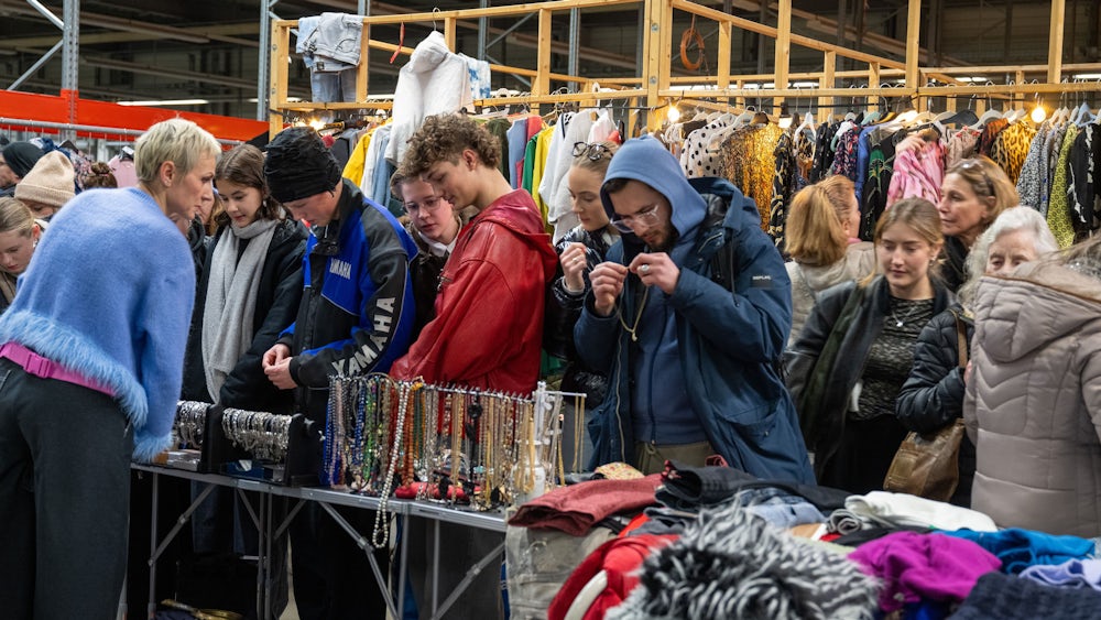 Beim Midnight Bazar in der alten Paketposthalle gibt es bis spät in die Nacht Stände zum Stöbern.