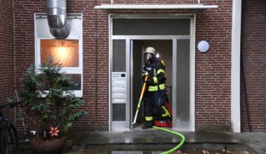 Zwei Bewohner per Drehleiter gerettet