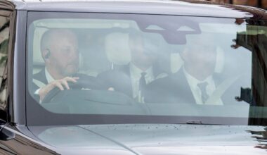 Erstes Treffen seit über einem Jahr: Prinz Harry auf dem Weg zu König Charles - BILD