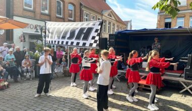 Karneval trifft Maibaum mit Musik & Tanz