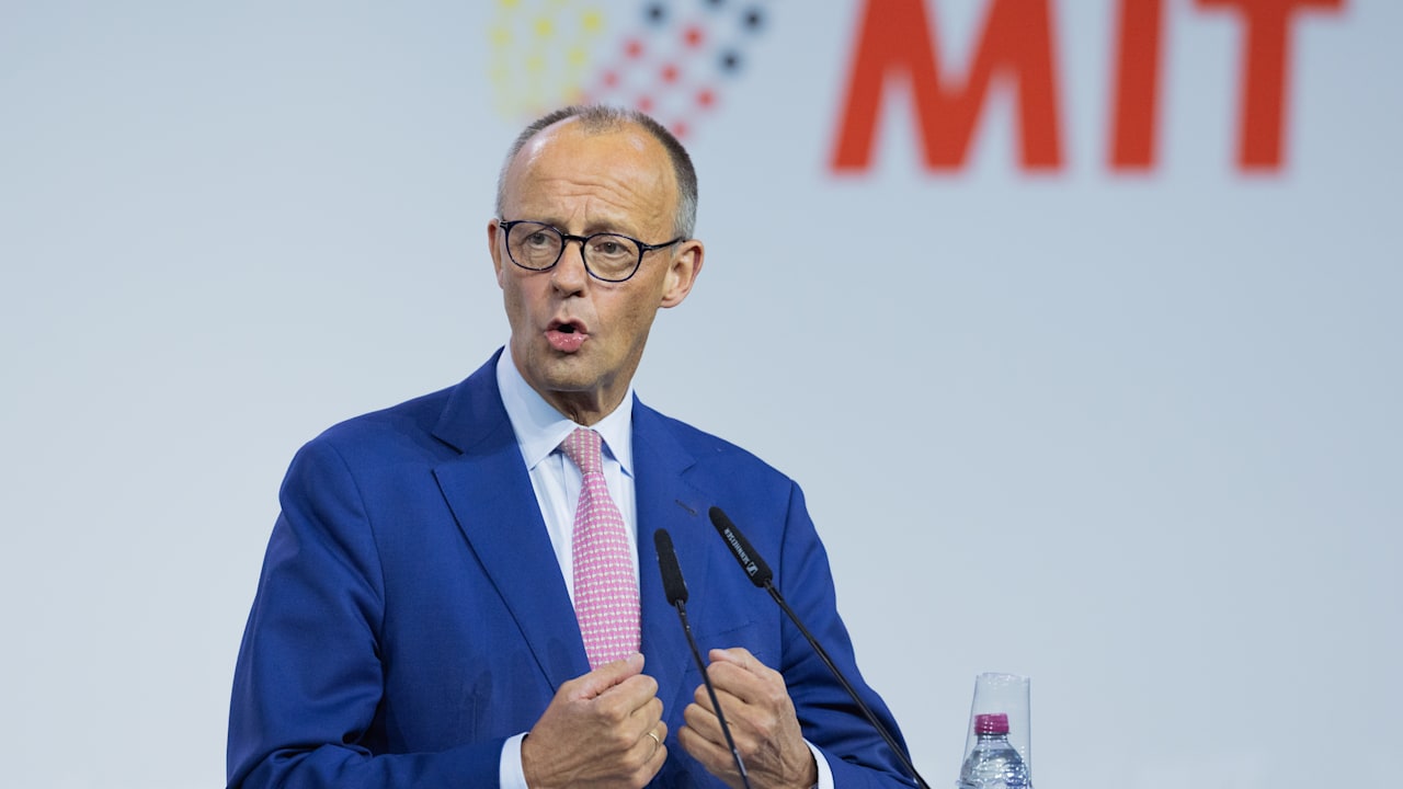 Kanzler-Ansage in Köln: „Hören wir doch mal auf, so wehleidig zu sein“ | Politik