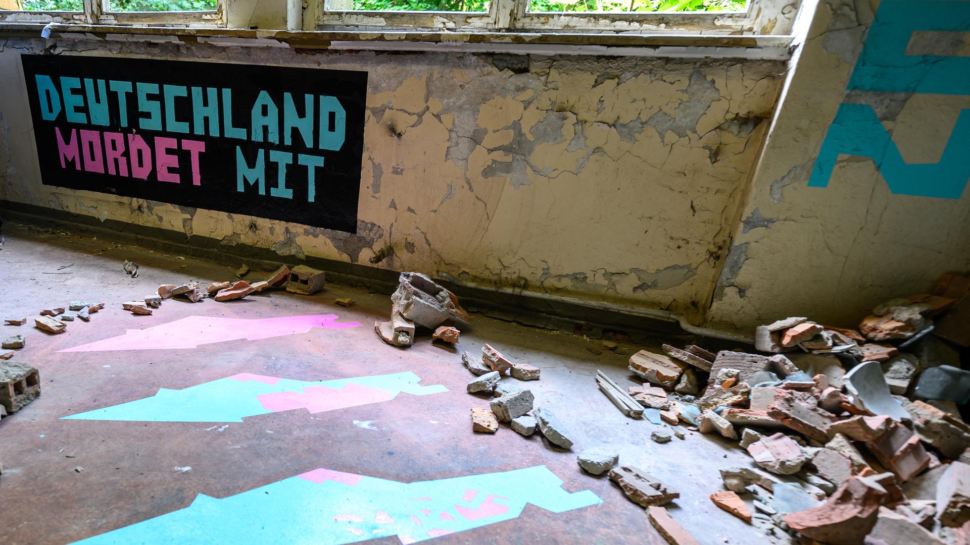 "Deutschland mordet mit" steht in einer Arbeit von Luke Carter auf dem Streetart-Festival Ibug in Chemnitz. 