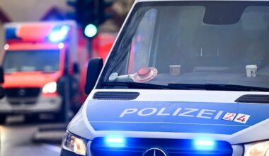 Berlin | Unfall in Berlin-Wedding - Auto in Menschenmenge gefahren?