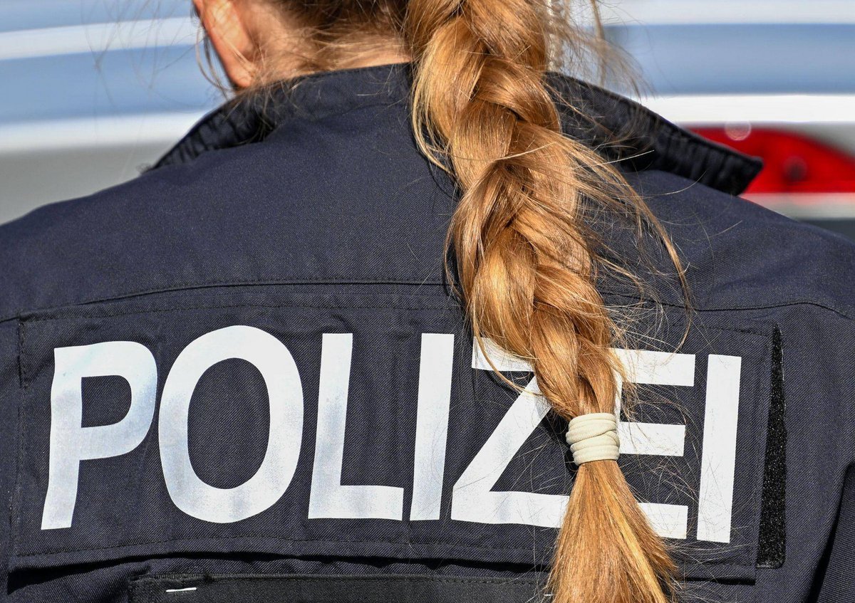 Düsseldorf/Stuttgart | Auf Party Polizei gespielt: Kommissaranwärterin entlassen