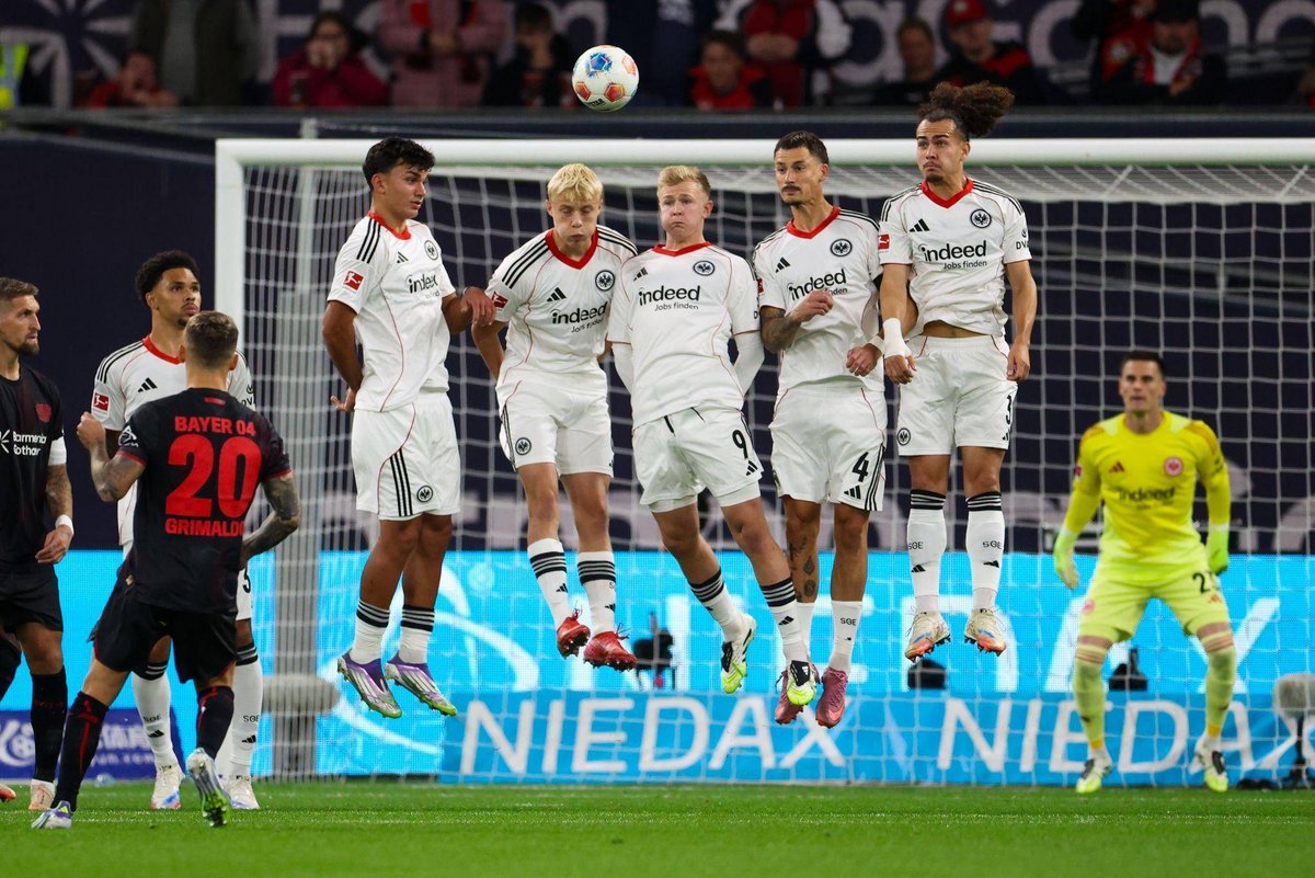 Leverkusen | Trotz Unterzahl: Bayer schlägt Frankfurt bei Hjulmand-Debüt