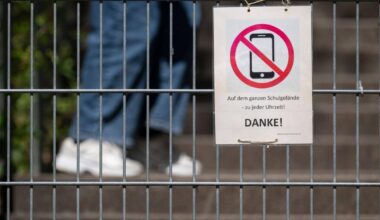 Wiesbaden | Studie: Mehrheit fordert strengere Handy-Regeln an Schulen