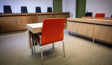 Problem Zeugniszwang: Aussagen und Leben riskieren?