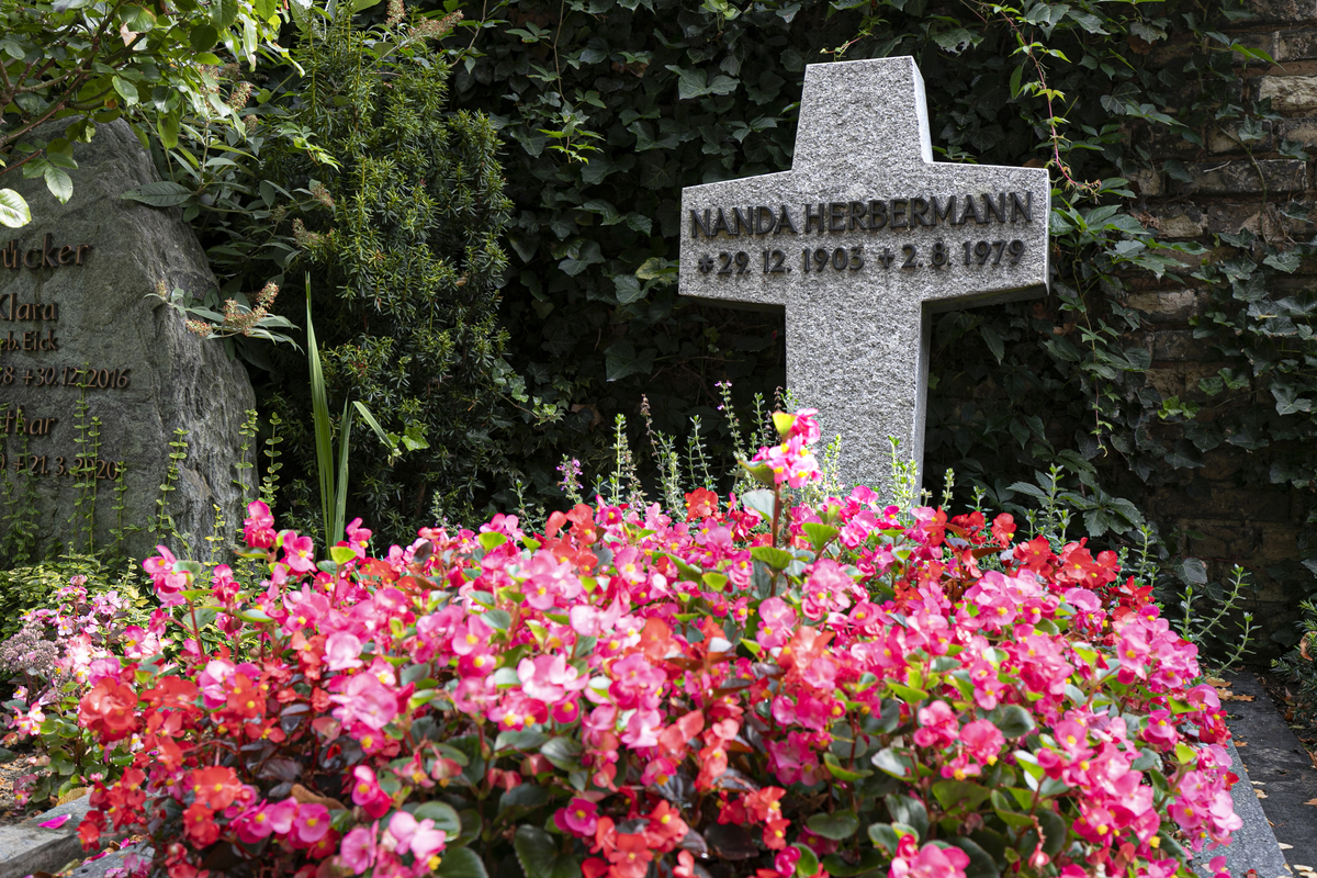 Ehrengräber für Nanda Herbermann und Paulus van Husen