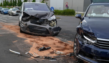 Schwerer Unfall am Sachsenpark - zwei Verletzte