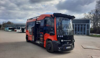 Autonome Busse kurven durch Herford