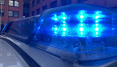 Bielefeld: Unbekannter wirft Eisenstange auf Fußgänger