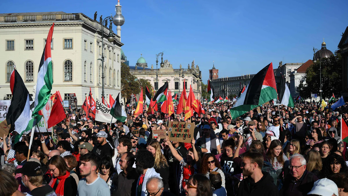 Berlin: Großdemonstration für Gaza von Linken bringt Tausende auf die Straße - Politik