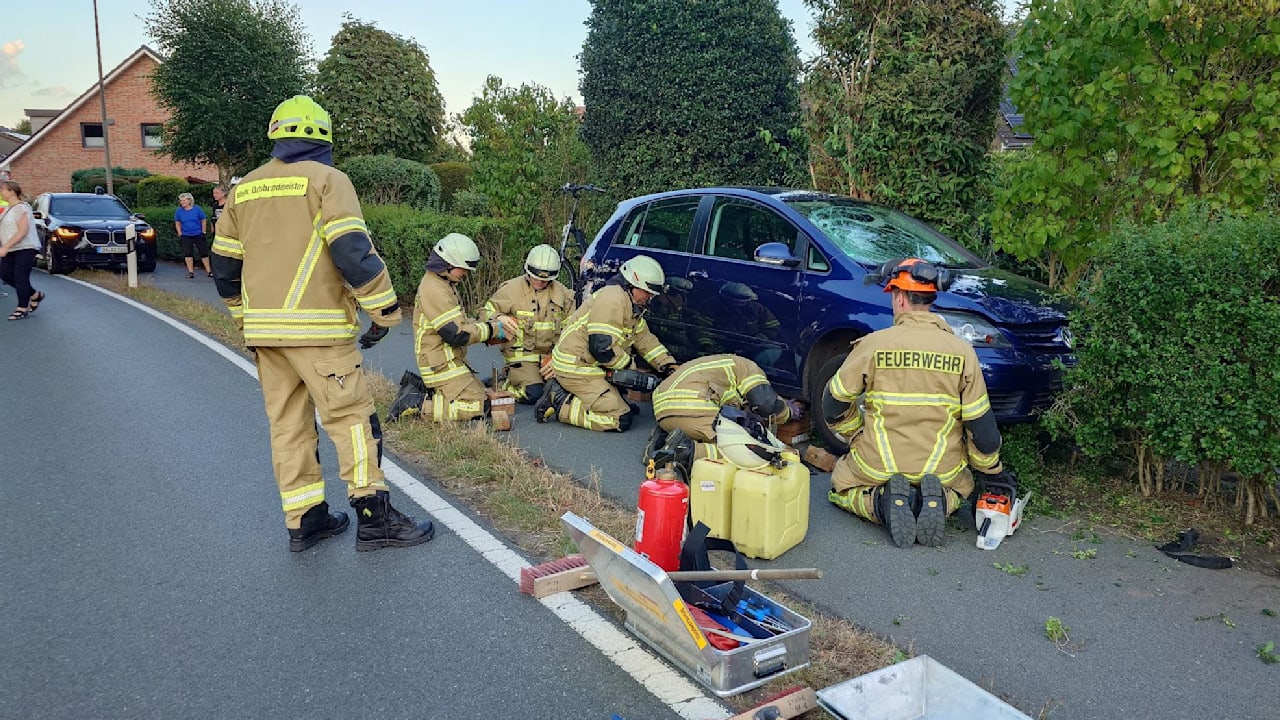 Unfall in Stuhr: Auto rast in Mutter mit drei Kindern | Regional