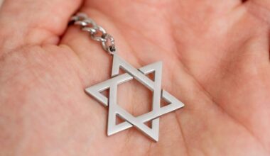 Antisemitischer Angriff in Erfurt: Mann in Straßenbahn getreten | Regional
