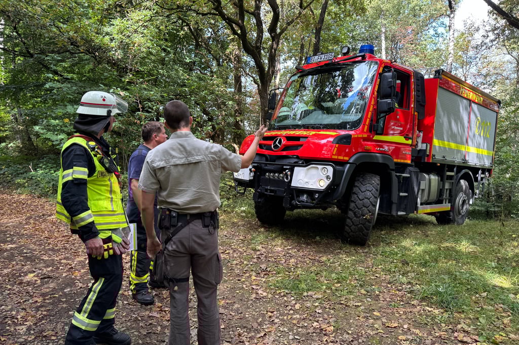 Bielefelder Feuerwehr löscht Waldbrand in Bielefeld